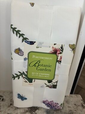 Portion Botanic Garden set of 4 Napkins  NWT